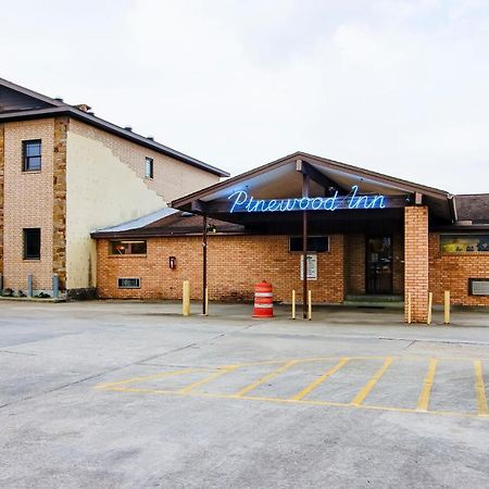 Oyo Pinewood Inn & Suites Silsbee Exteriér fotografie