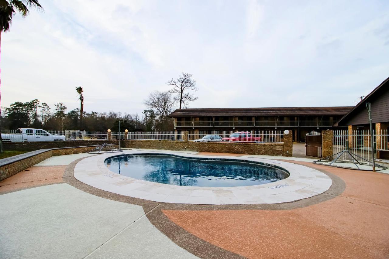 Oyo Pinewood Inn & Suites Silsbee Exteriér fotografie