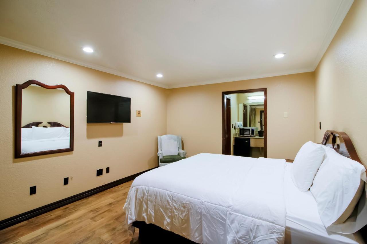 Oyo Pinewood Inn & Suites Silsbee Exteriér fotografie