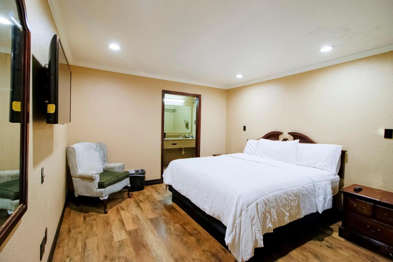 Oyo Pinewood Inn & Suites Silsbee Exteriér fotografie
