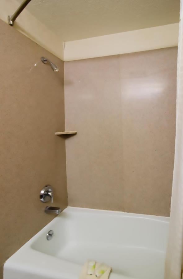 Oyo Pinewood Inn & Suites Silsbee Exteriér fotografie