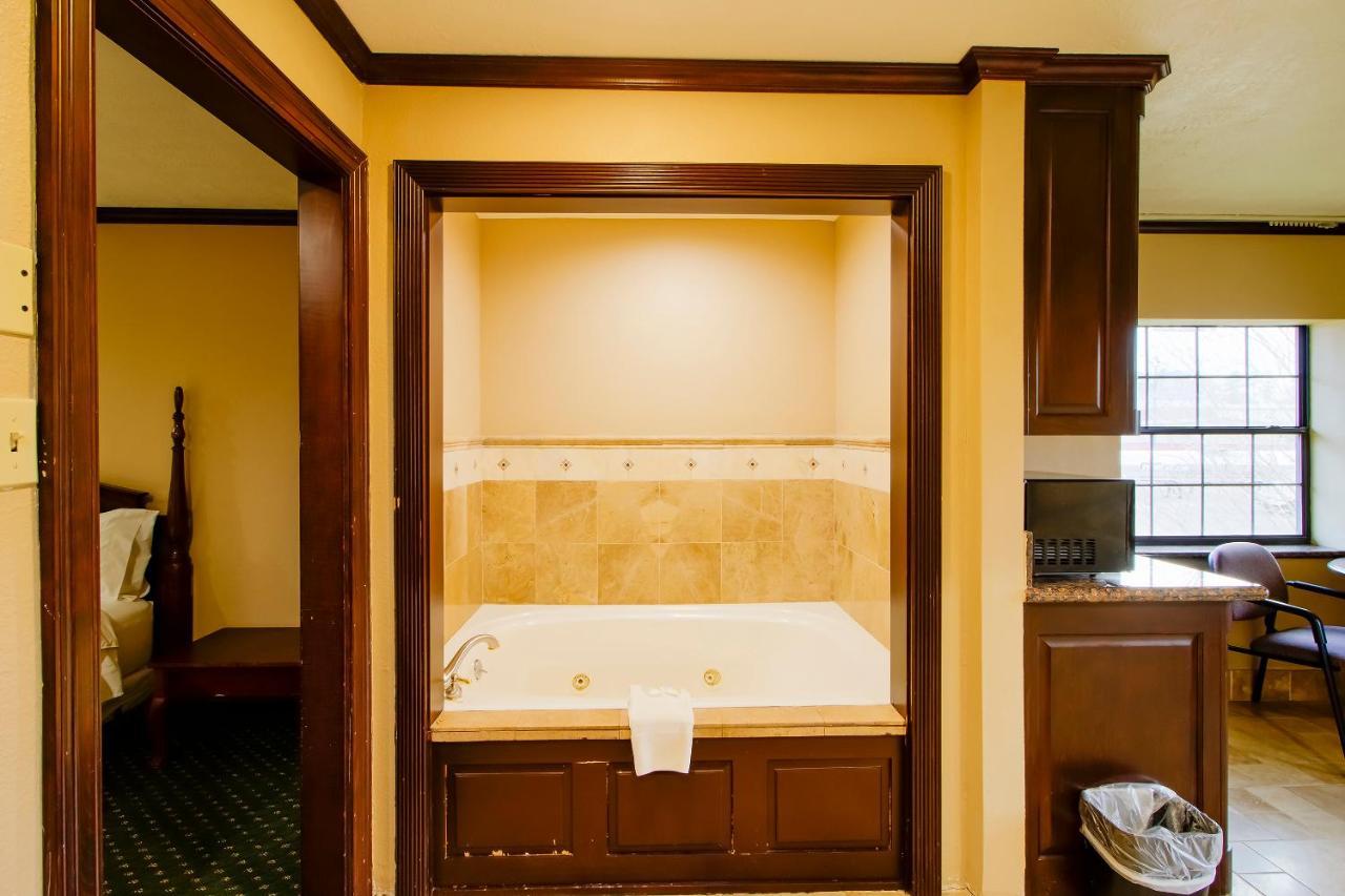 Oyo Pinewood Inn & Suites Silsbee Exteriér fotografie