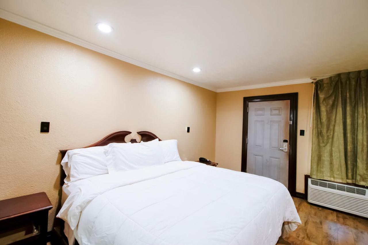 Oyo Pinewood Inn & Suites Silsbee Exteriér fotografie