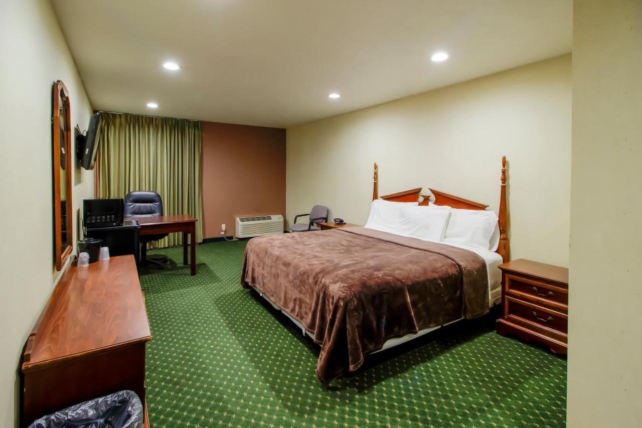 Oyo Pinewood Inn & Suites Silsbee Exteriér fotografie