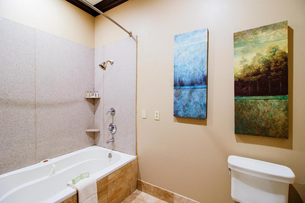 Oyo Pinewood Inn & Suites Silsbee Exteriér fotografie