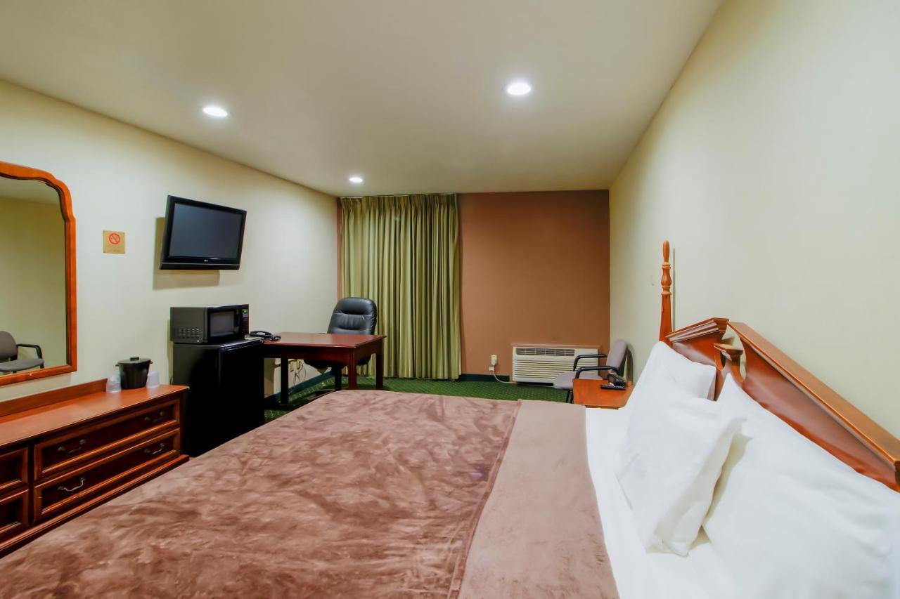 Oyo Pinewood Inn & Suites Silsbee Exteriér fotografie