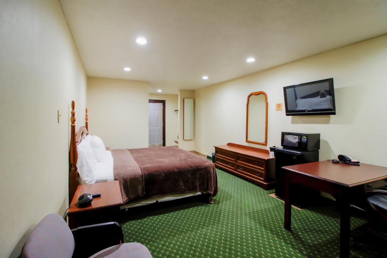 Oyo Pinewood Inn & Suites Silsbee Exteriér fotografie